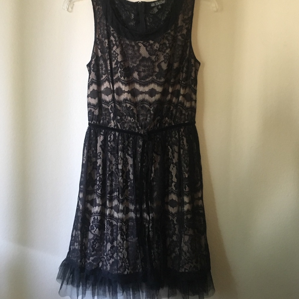 LACE AND CHIFFON BLACK & CREAM DRESS
